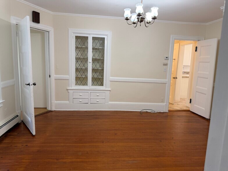 living - 35 Gates Ave