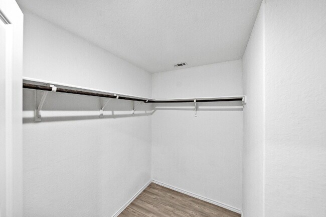 Building Photo - UP TO 1 MONTH FREE RENT!!! No Stairs, No Carpet, No Compromises.