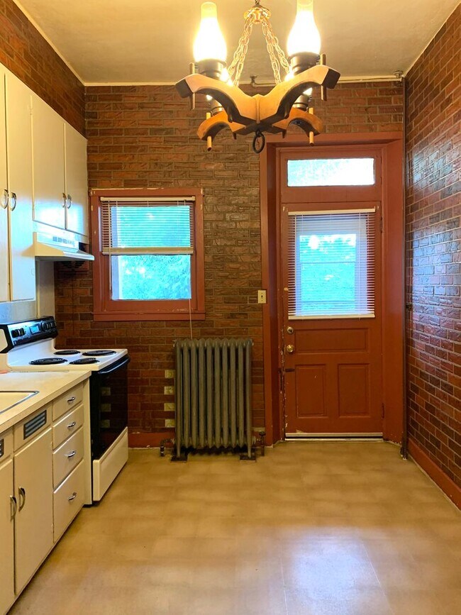 Building Photo - 135 S 2nd St