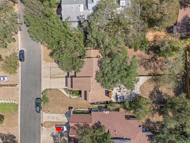 Building Photo - 8113 Baywood Dr