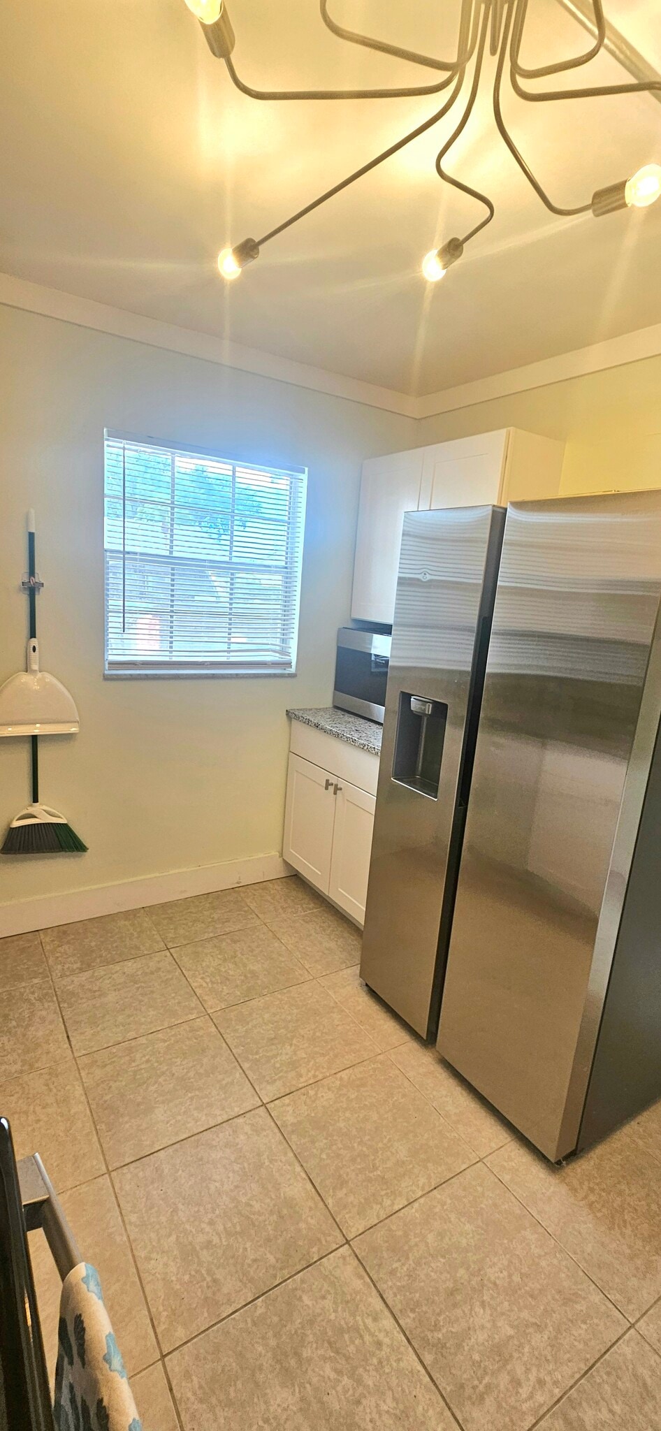 Fridge with water and ice maker - 8740 Lueck Ln