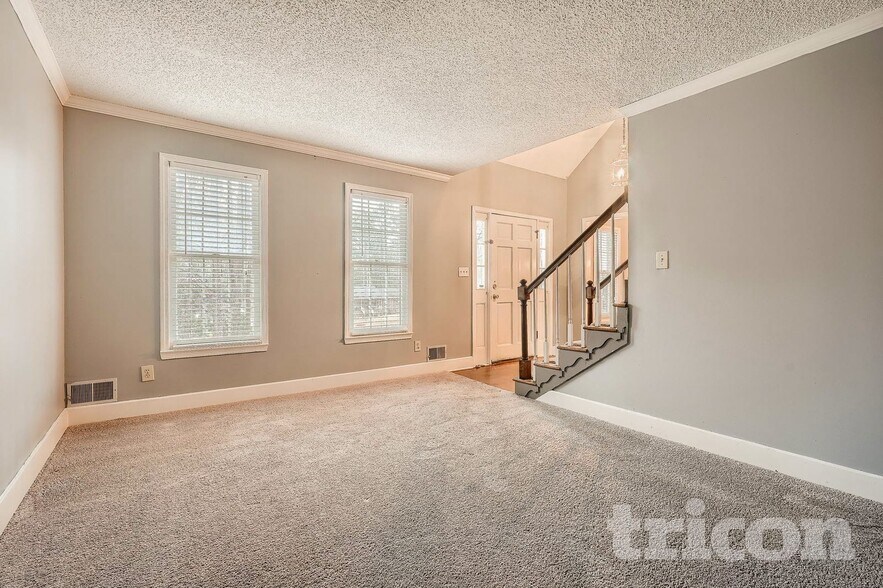 Building Photo - 150 Tanglewood Dr