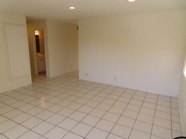 Building Photo - Four bedroom house in Mira Mesa