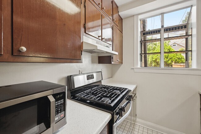 Building Photo - 1500 44th St NW