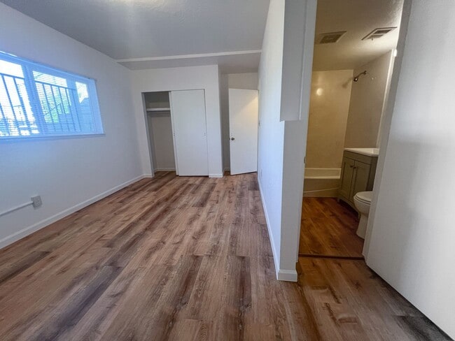 Building Photo - 385 S 4th St