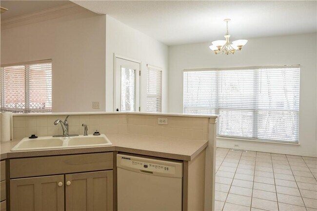 Building Photo - 8 Morganshire Dr