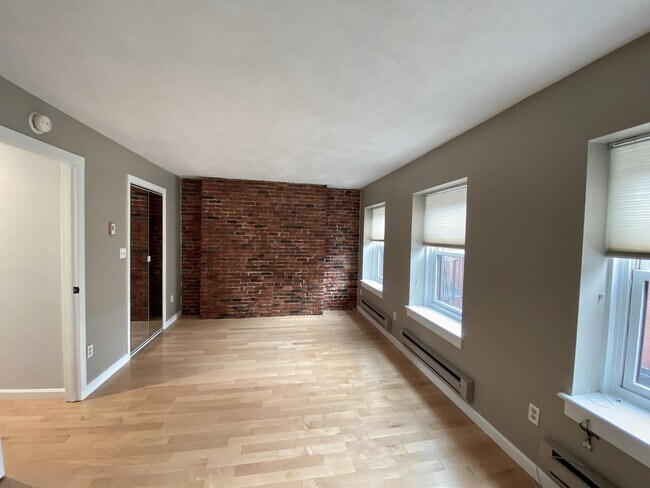 Building Photo - 258 North St