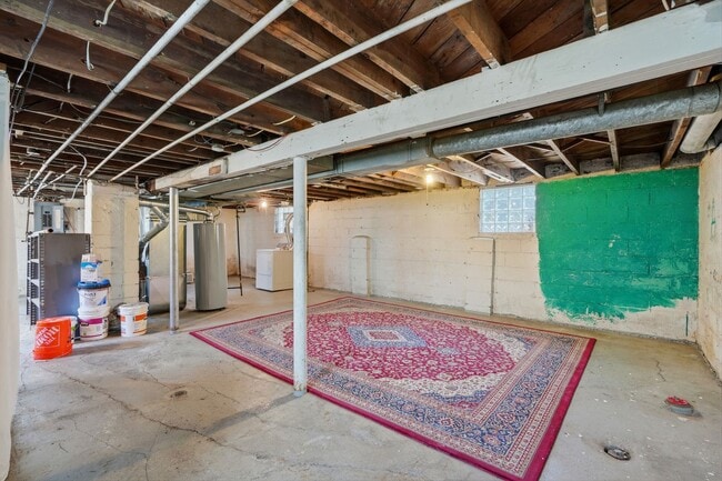 Building Photo - 1301 E Muir Ave