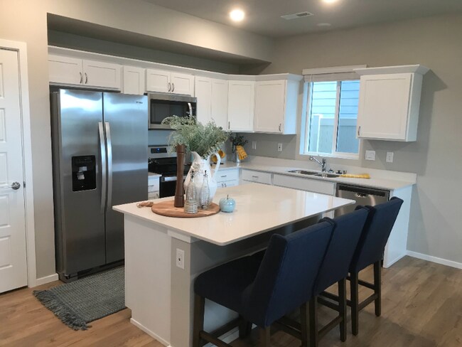 Building Photo - 141 N Legacy Flts Rd