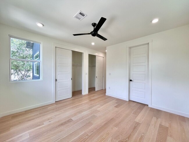 Building Photo - 1403 Cometa St