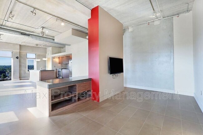 Building Photo - 309 E 5th St