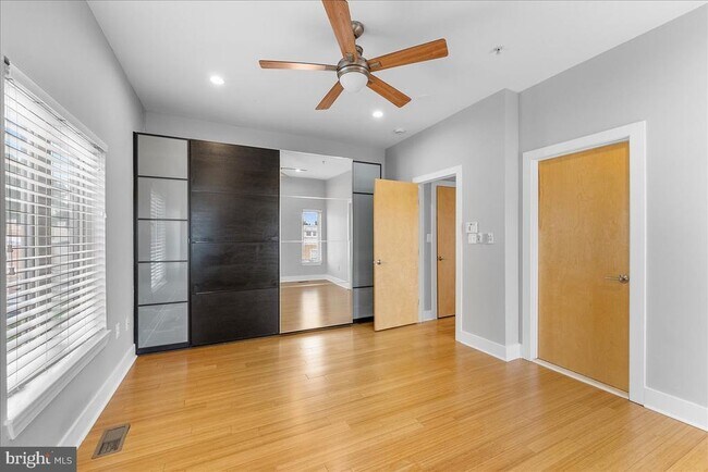 Building Photo - 471 Luray Pl NW