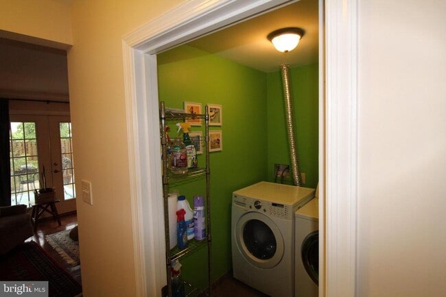 Building Photo - 9630 Sutton Green Ct