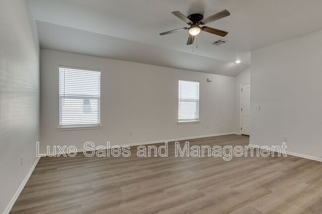 Building Photo - 11607 Mackenzie Wy