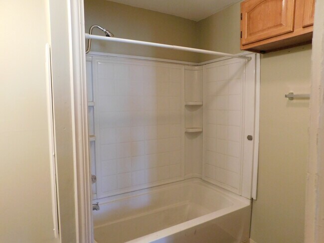 Building Photo - Affordable 3 bedroom/1 bath in El Dorado!