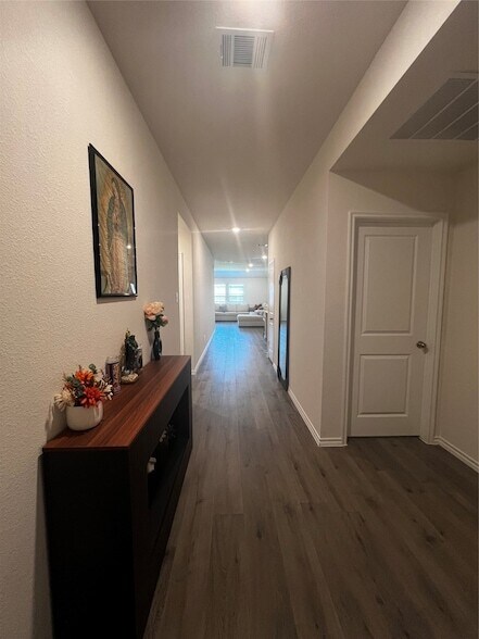 Building Photo - 1135 Elijah Wy