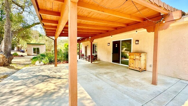 Building Photo - Stunning Fully Detached Casita on Private ...