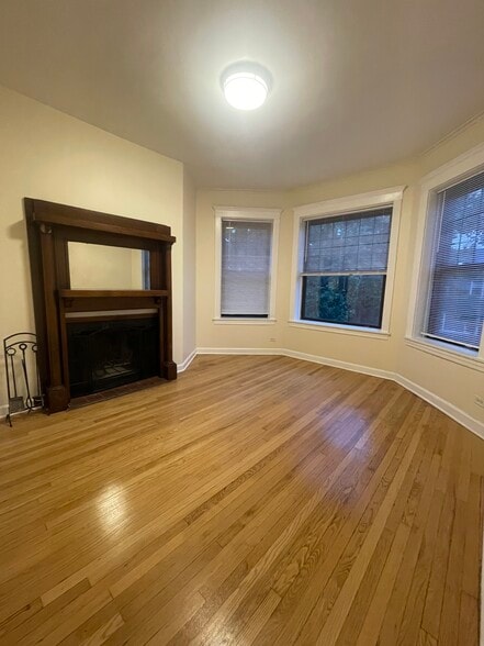 Building Photo - 5120 N Kenmore Ave