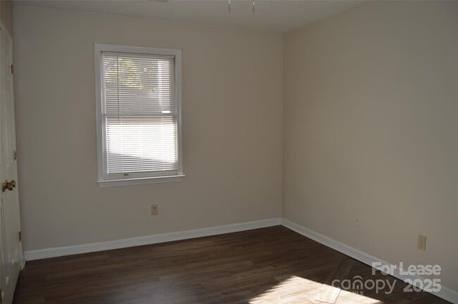 Building Photo - 309 Vance St