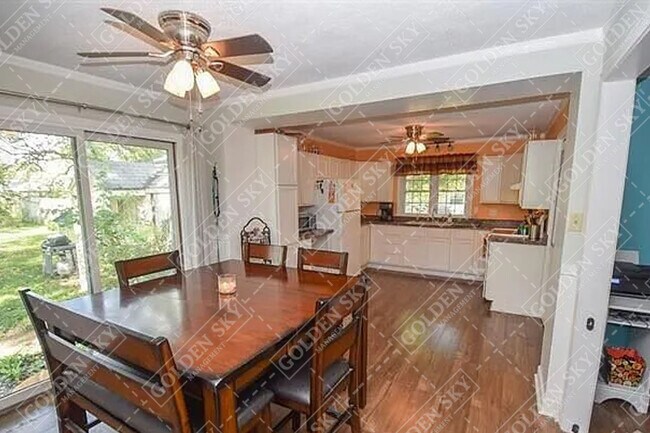 Building Photo - 2605 N Maplewood Ave