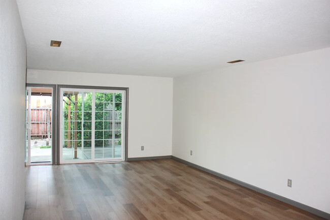 Building Photo - 3138 Princeton Ave