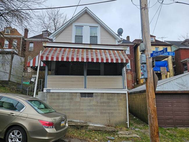 Building Photo - 200 Arabella St