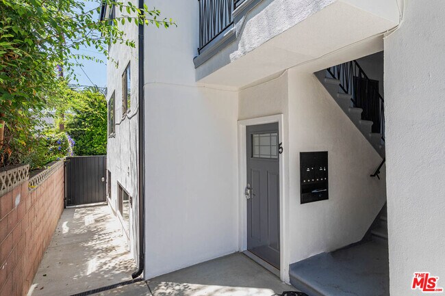 Building Photo - 4422 Melbourne Ave