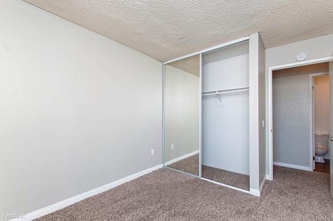 Building Photo - 8517 Paradise Valley Rd