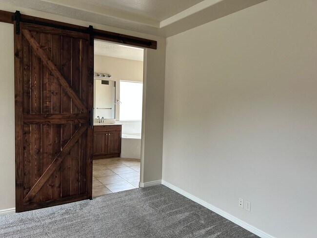Building Photo - Spacious Single-Level Living in St. George!