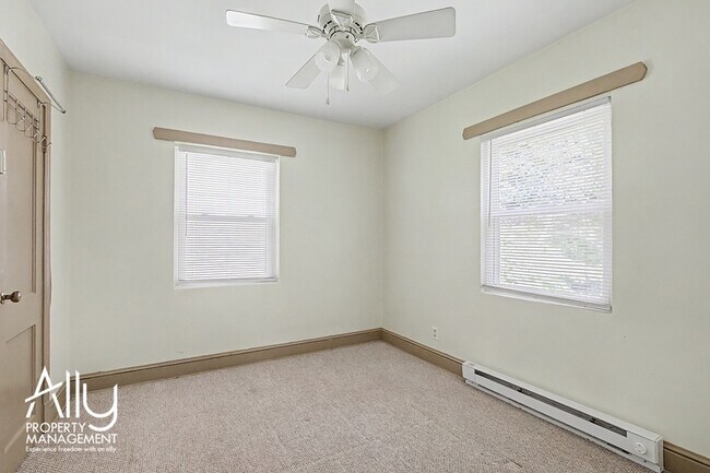Building Photo - 2550 Woodland Dr