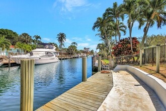 Building Photo - 1733 SW 5th Ct