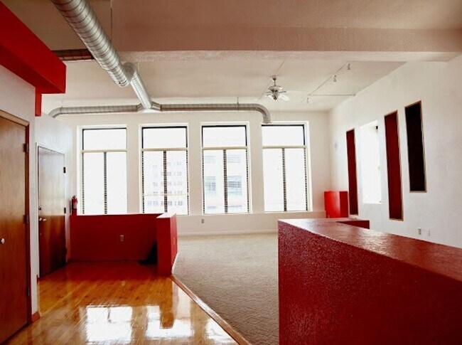 Building Photo - 335 N Superior St