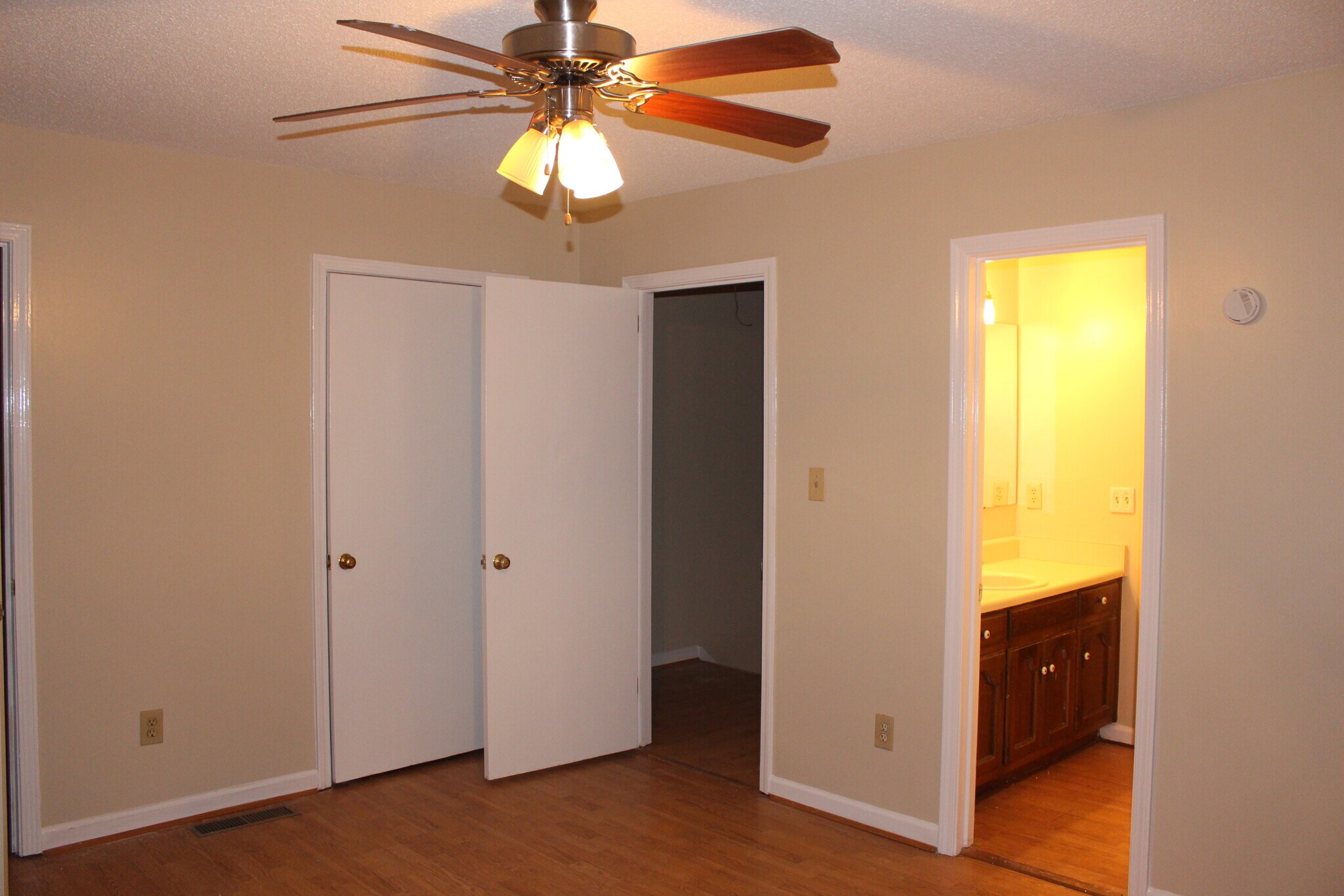 Building Photo - 359 Jamestown Manor Dr