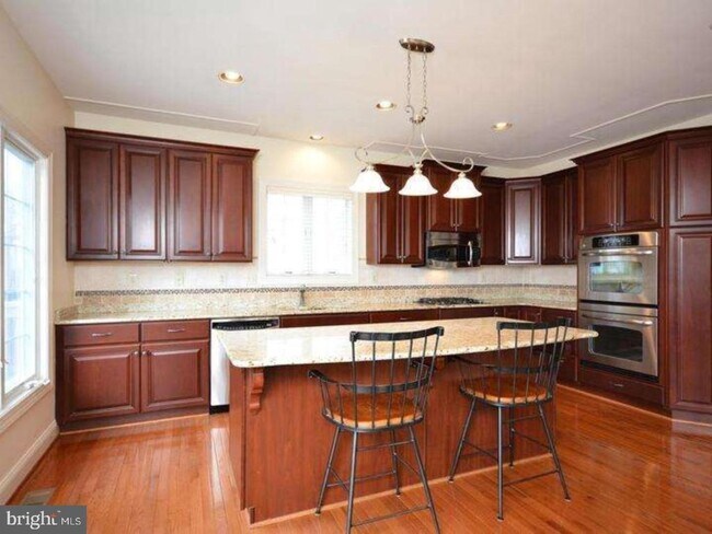 Building Photo - 310 Waynebrook Dr