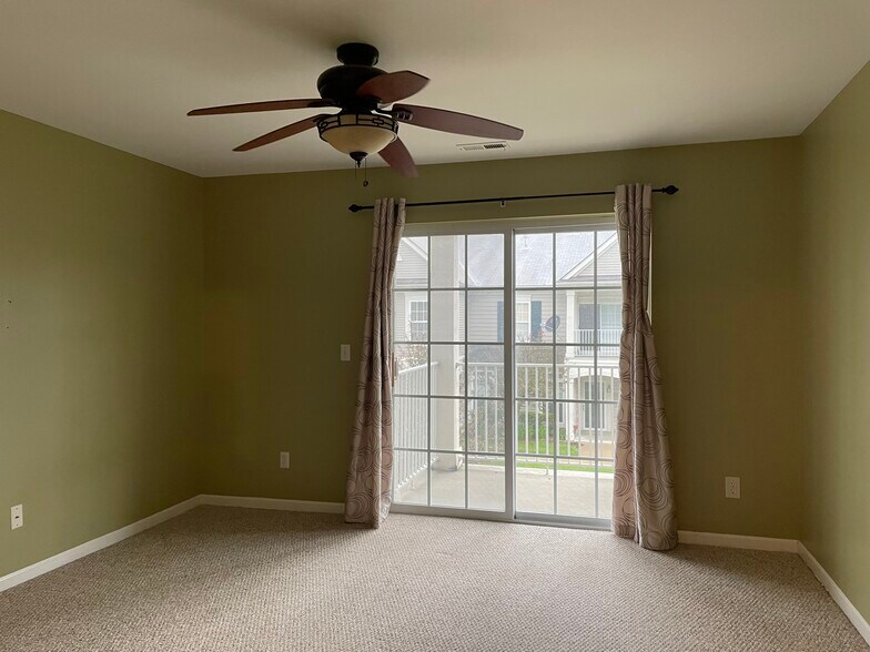 Building Photo - 10102 W Midway Ct