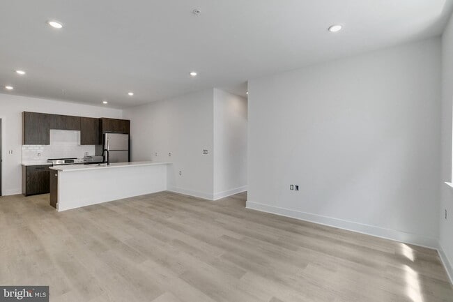 Building Photo - 3045 Richmond St