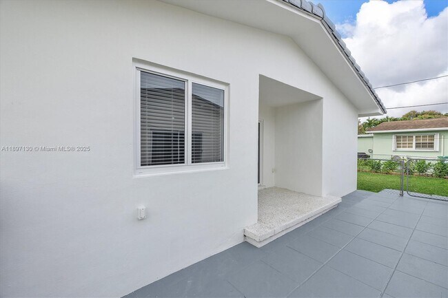 Building Photo - 3820 SW 92nd Ave
