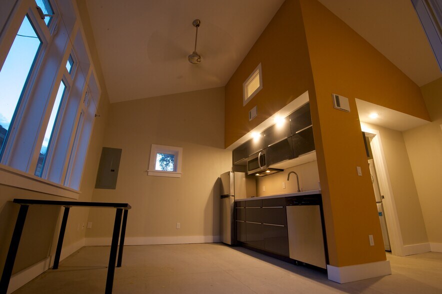 Building Photo - 4239 NE Skidmore St.