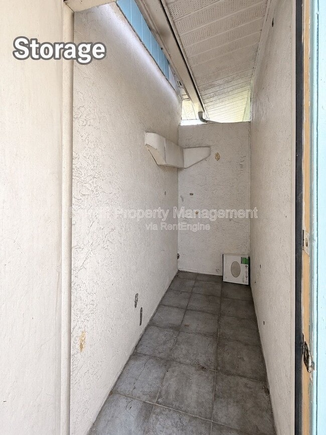 Building Photo - 8093 Country Rd