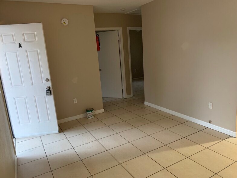 Building Photo - 10008 N Lantana Ave