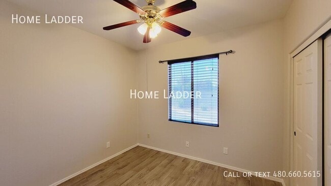 Building Photo - 6235 W Navajo Dr