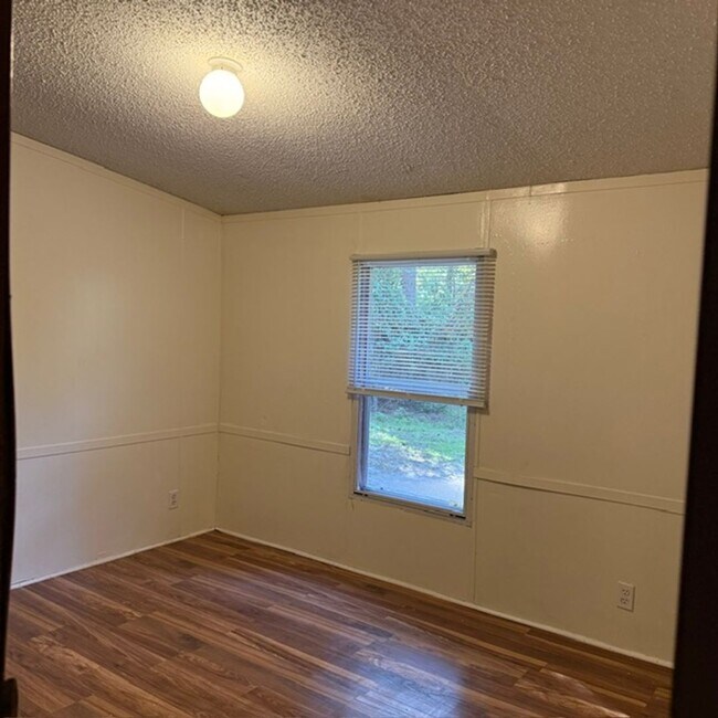 Building Photo - 83 Walden Rd
