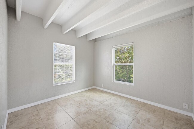 Building Photo - 812 19th St