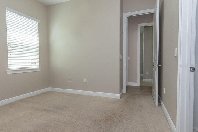 Building Photo - 906 Victoria Hills Dr S