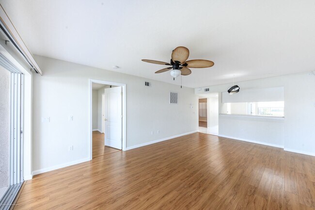 Building Photo - PRICE DROP!! UNFURNISHED ANNUAL RENTAL. CL...