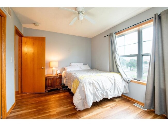 Building Photo - 5724 4th St NE