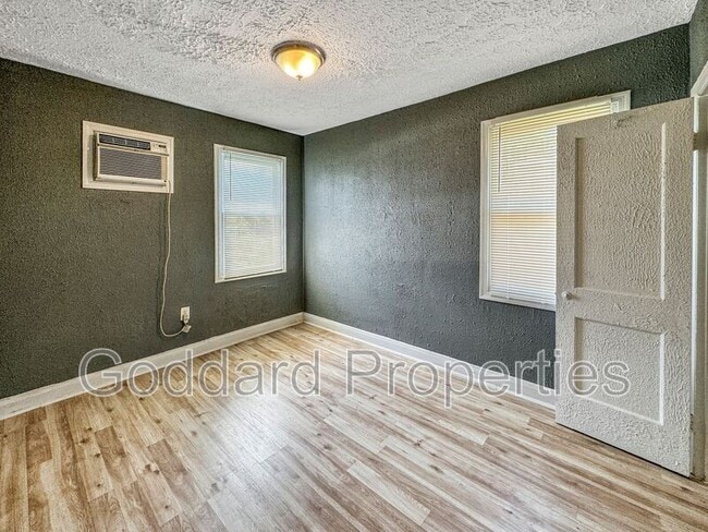 Building Photo - 4910 Poe Ave