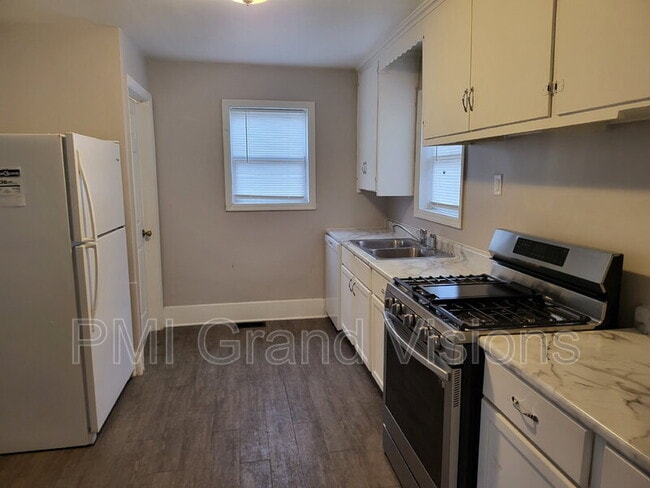 Primary Photo - 1437 E Garfield Ave