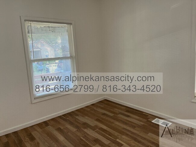 Building Photo - Updated NE Home, Garage, Section 8 OK! Fenced!