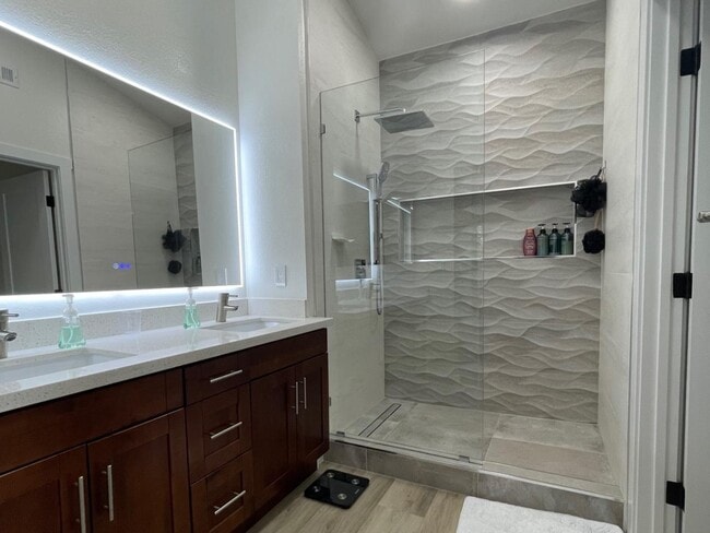 Building Photo - 1 Passage Ln